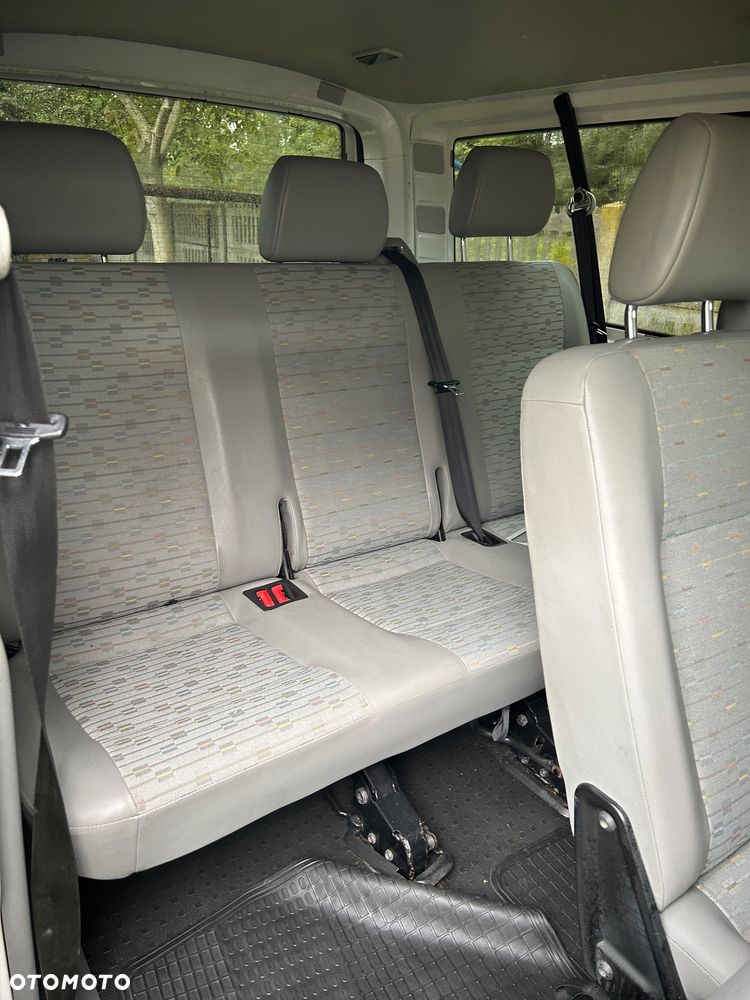 Volkswagen Caravelle - 9