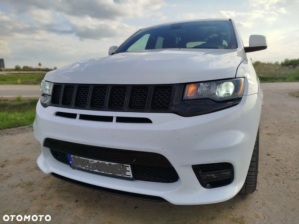 Jeep Grand Cherokee - 24