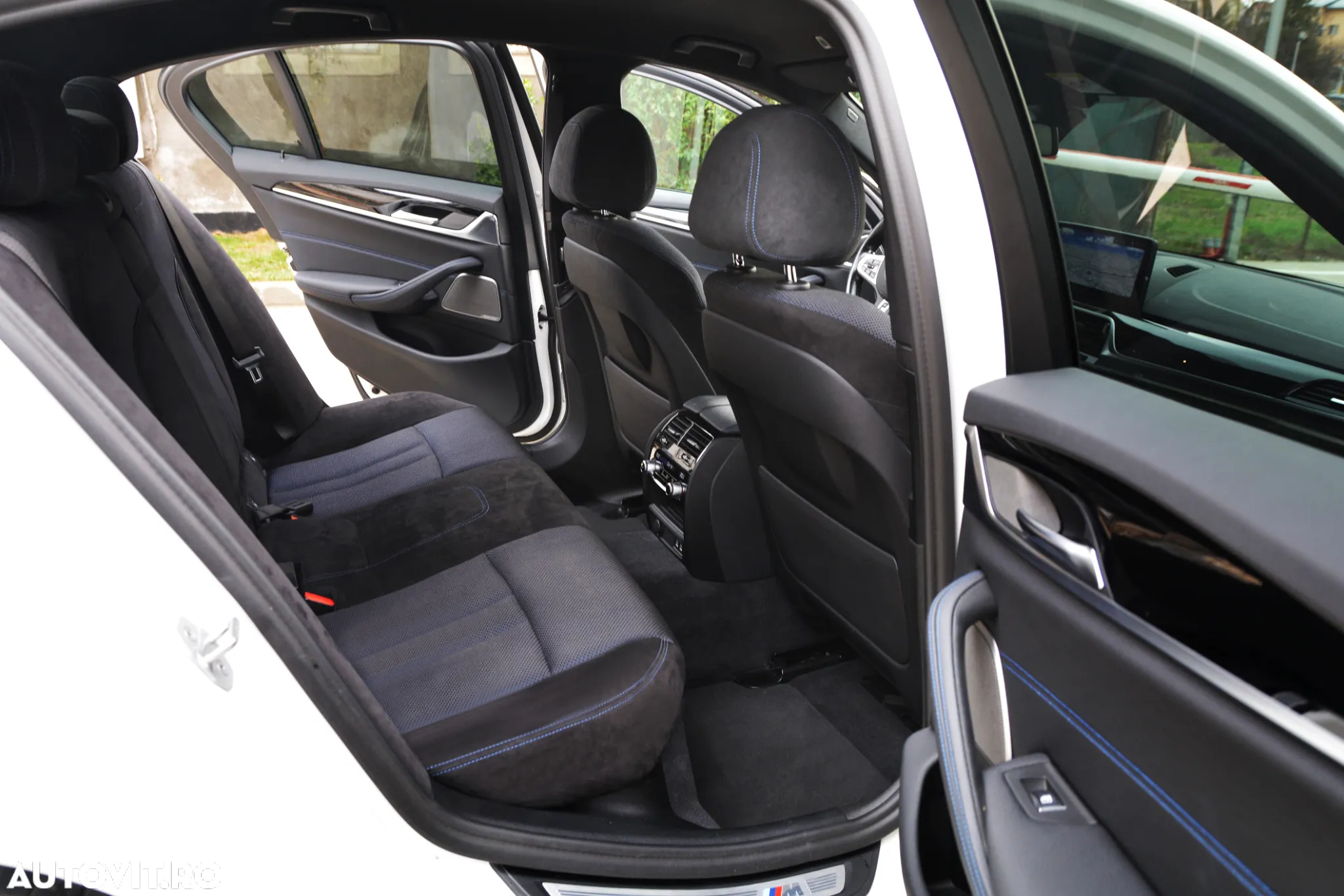BMW Seria 5 530d AT MHEV - 13