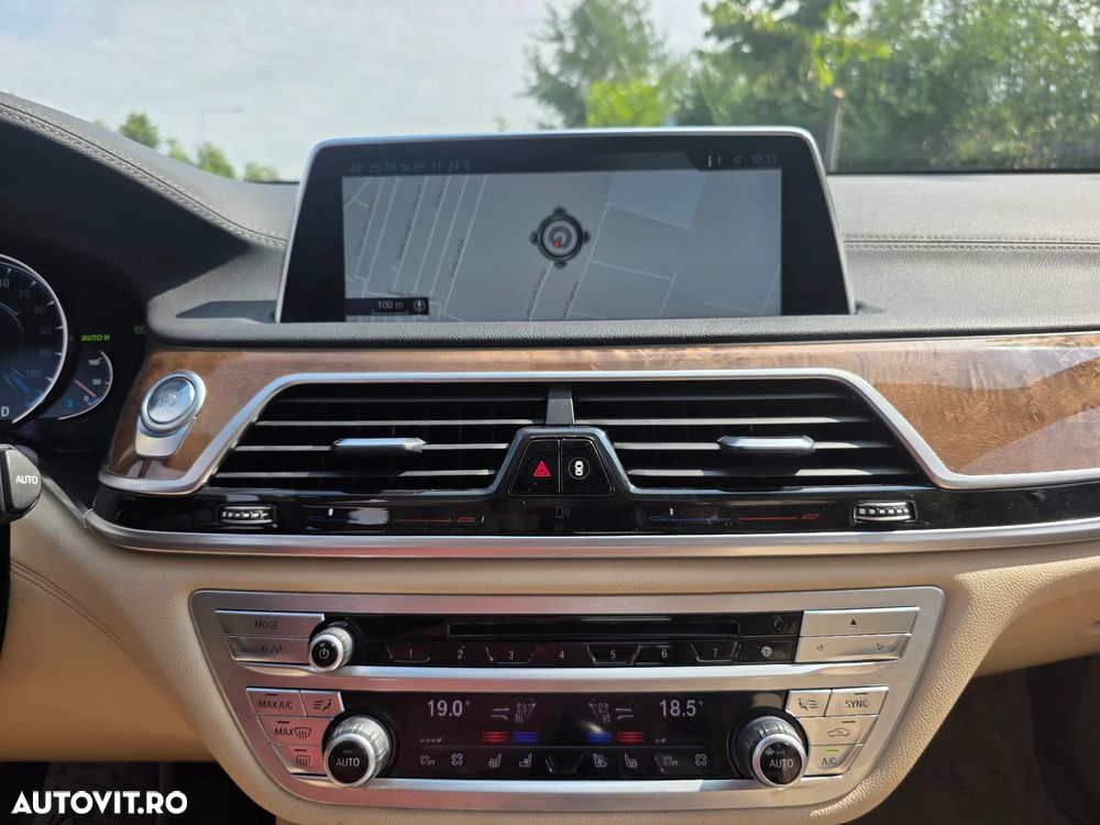BMW Seria 7 740e iPerformance - 17