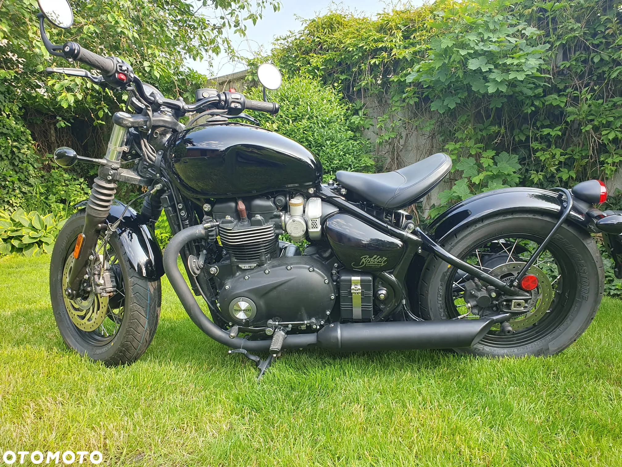 Triumph Bonneville Bobber - 4