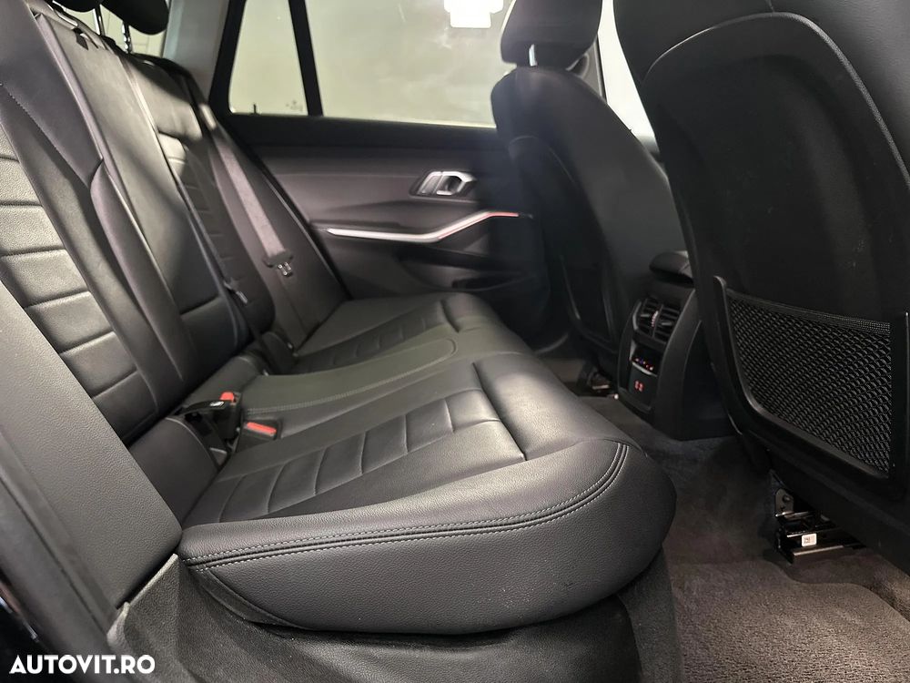 BMW Seria 3 318d Touring - 12