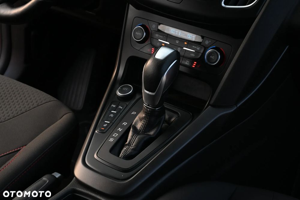 Ford Focus 1.5 EcoBoost STart-Stopp-System ST-LINE X - 25