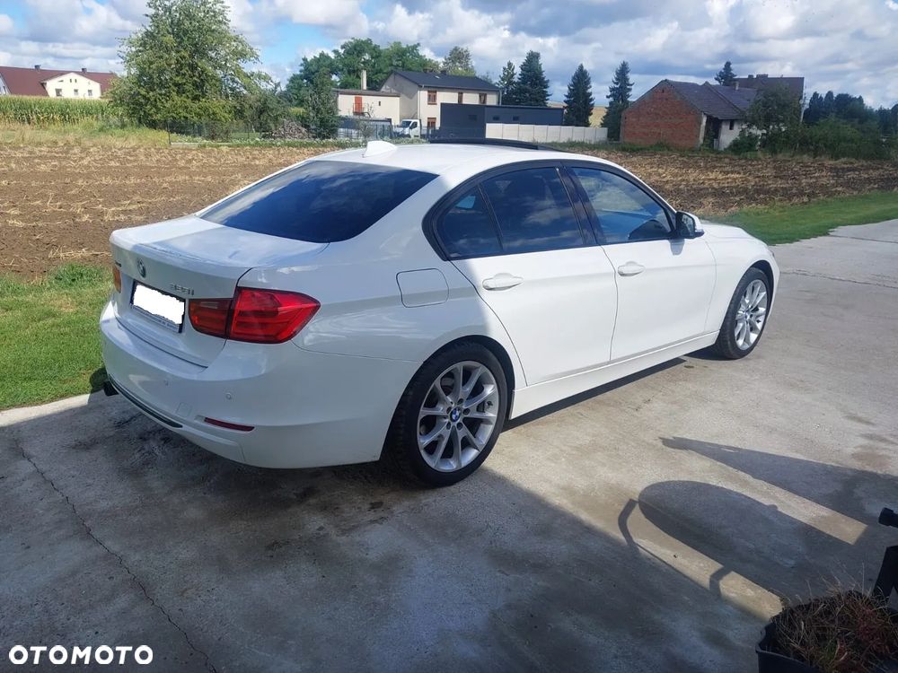 BMW Seria 3 328i Sport Line - 7