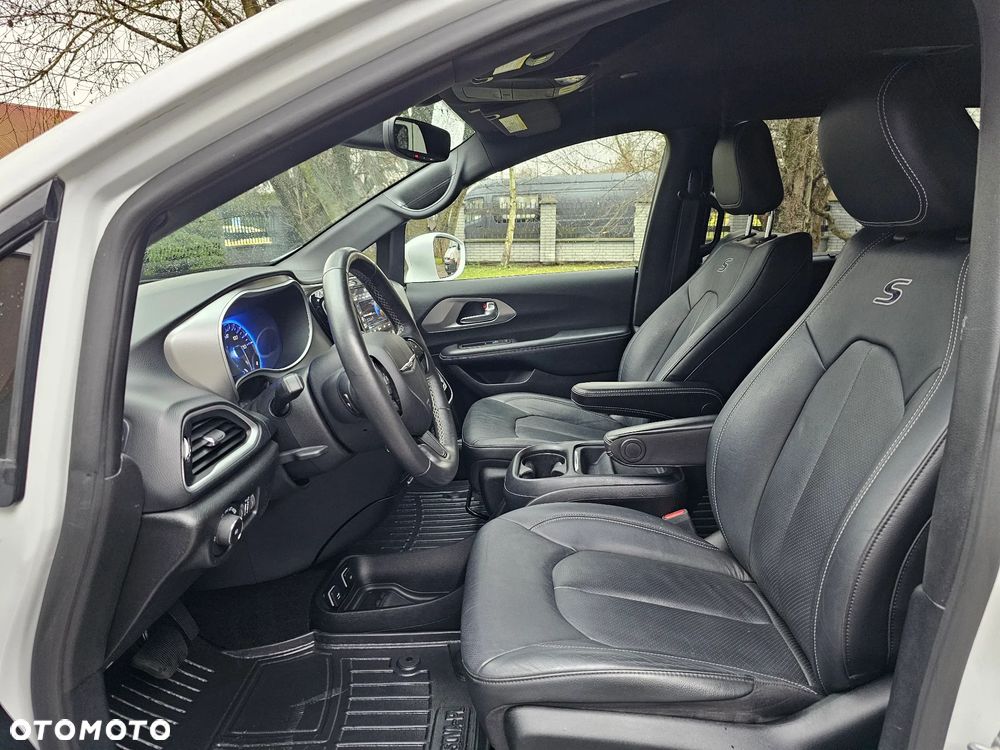 Chrysler Pacifica - 11