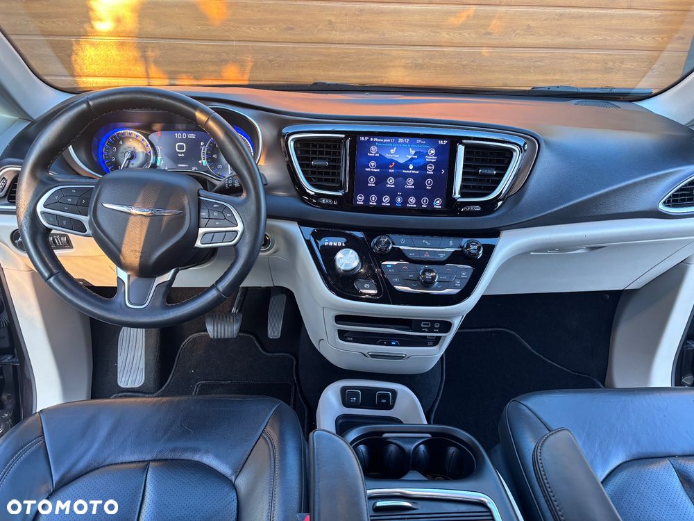 Chrysler Pacifica - 29
