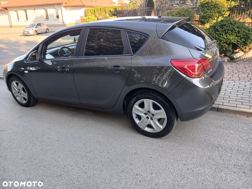 Opel Astra 1.6 Design Edition - 8