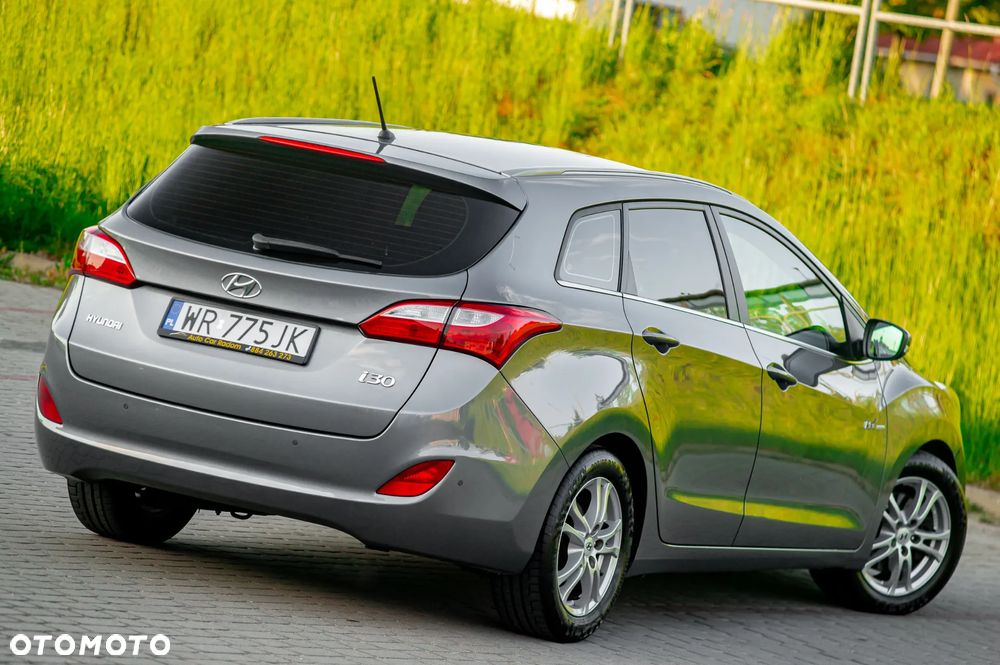 Hyundai i30 blue Kombi 1.6 GDi Style - 16