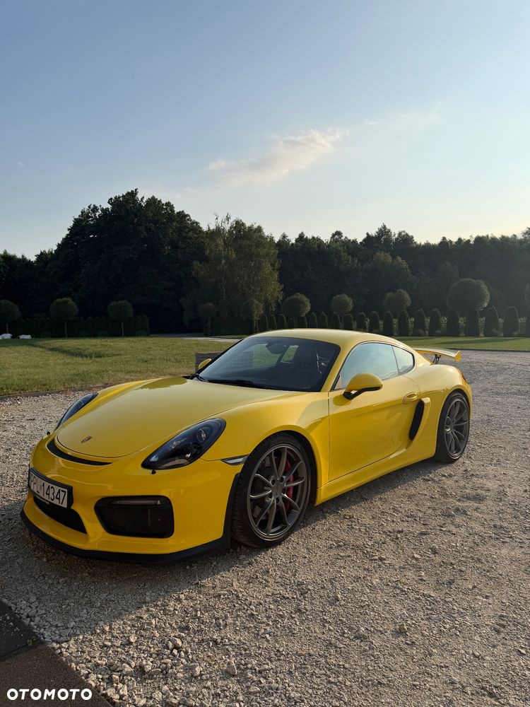 Porsche Cayman GT4 - 12