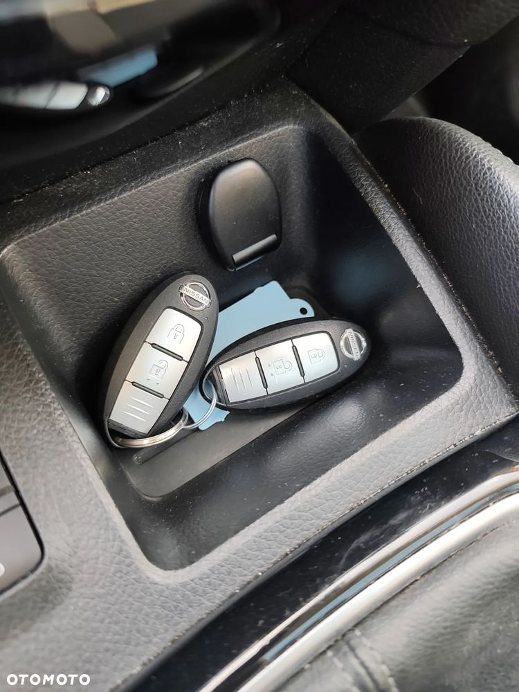 Nissan Qashqai 1.5 dCi TEKNA - 23