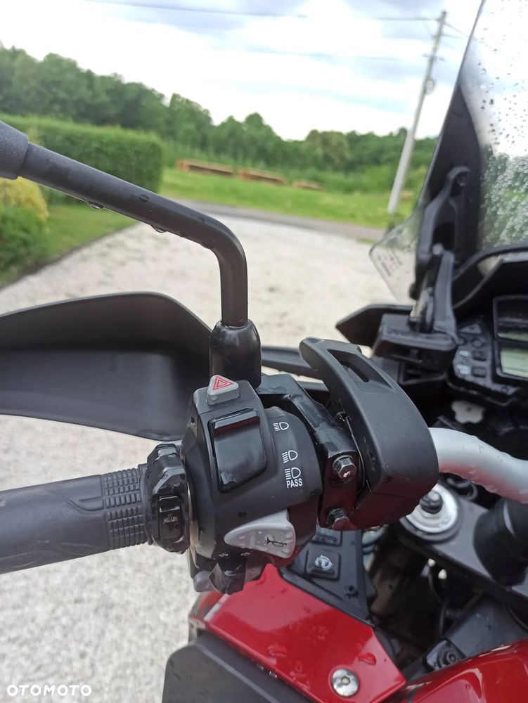 Honda VFR - 13