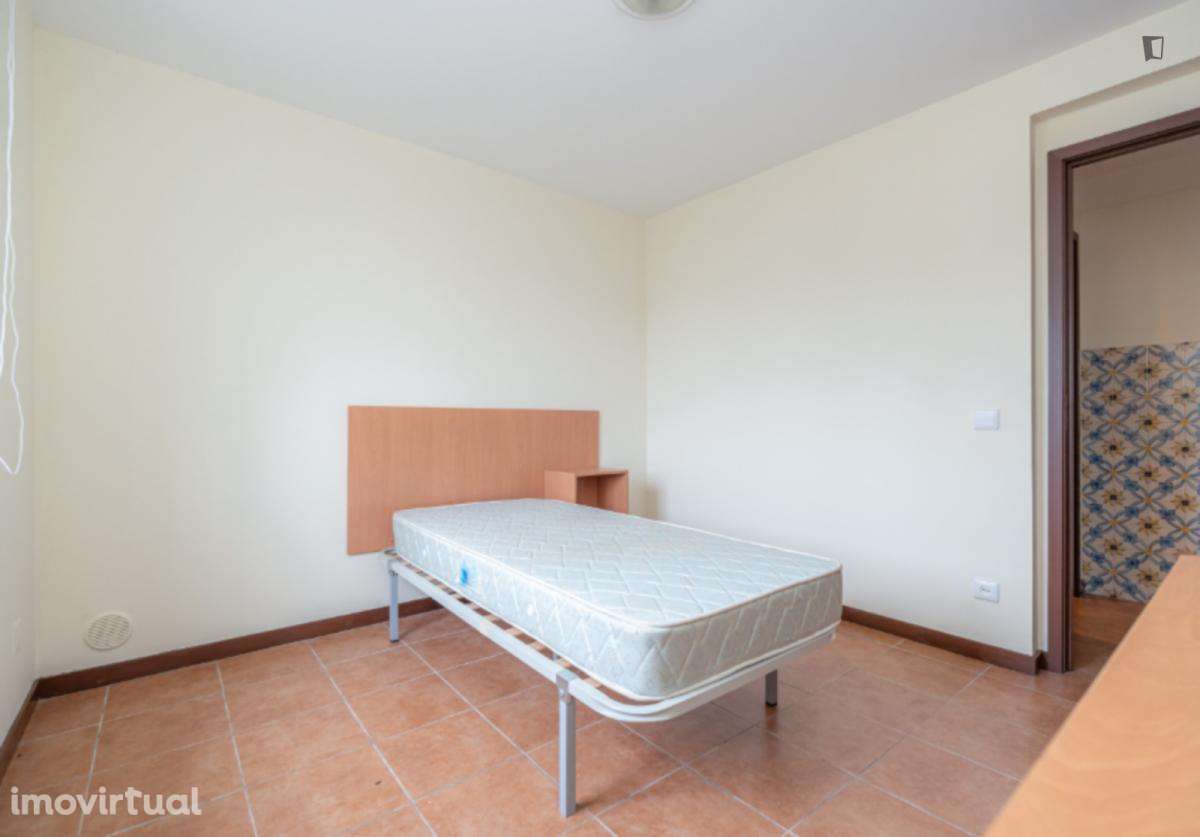 Quarto - localizado em São Martinho de Bispo Coimbra - Grande imagem: 5/20