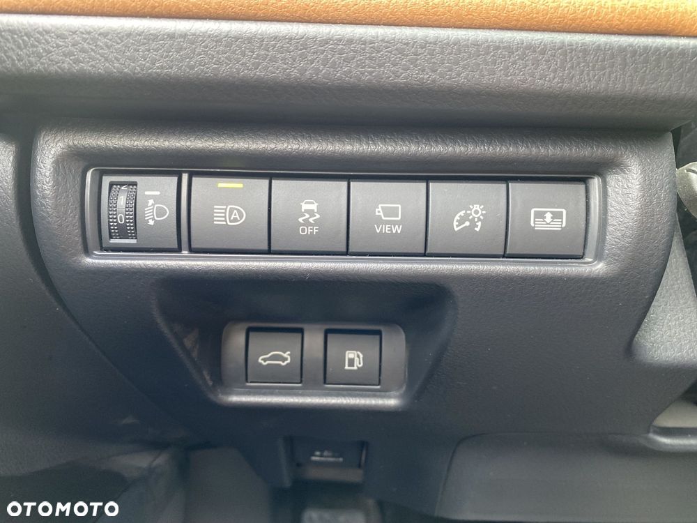 Toyota Camry - 25