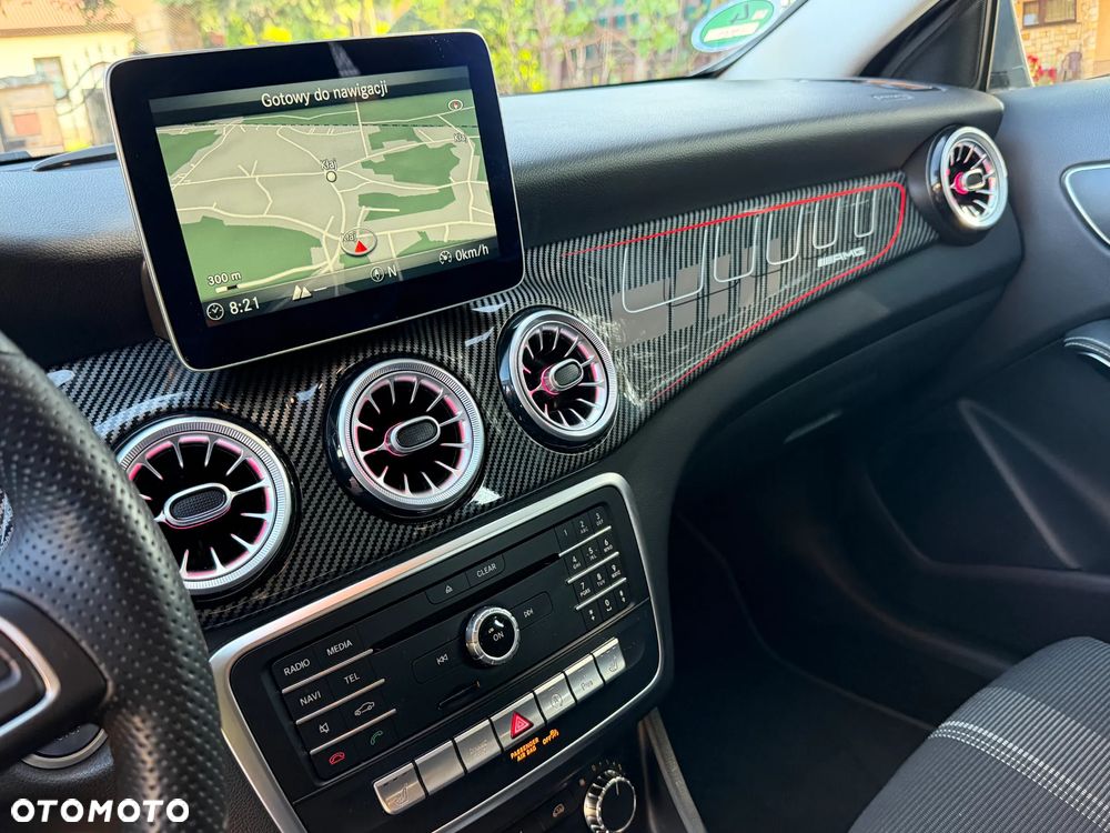 Mercedes-Benz GLA 180 UrbanStyle Edition - 22