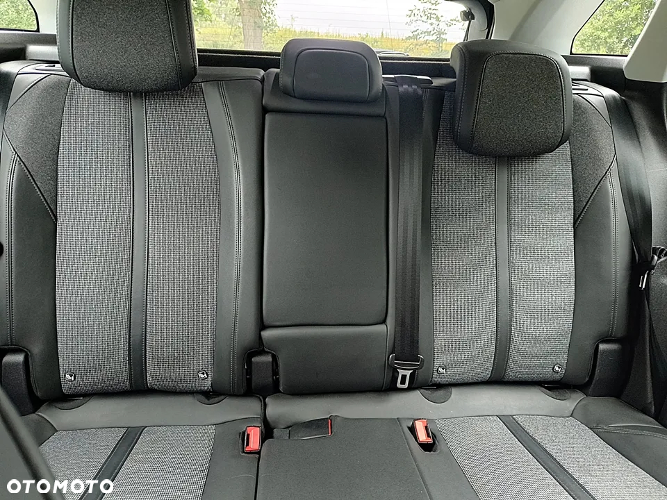 Peugeot 3008 1.5 BlueHDi Allure S&S - 32