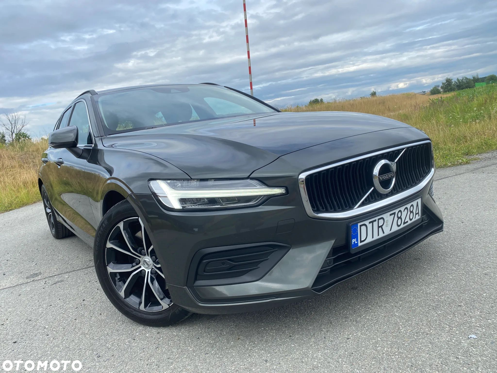 Volvo V60 B4 B Geartronic Momentum Pro - 1