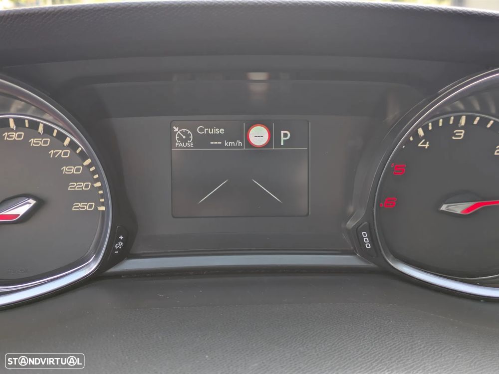 Peugeot 308 SW BlueHDi 120 EAT6 Stop & Start Allure - 4