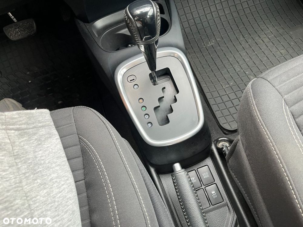 Toyota Yaris Hybrid 100 Business Edition - 18