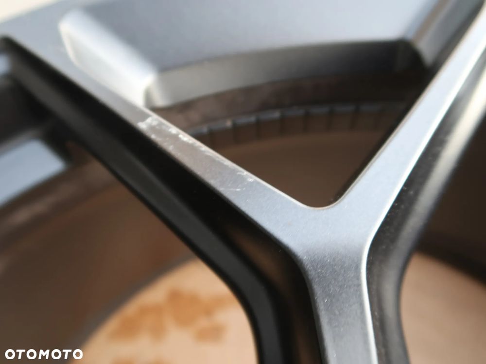 18 Felga Aluminiowa Audi 4K0 601025 BM 22" - 3