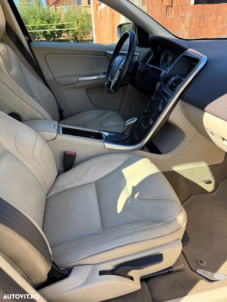 Volvo XC 60 D4 AWD Geartronic Ocean Race - 16