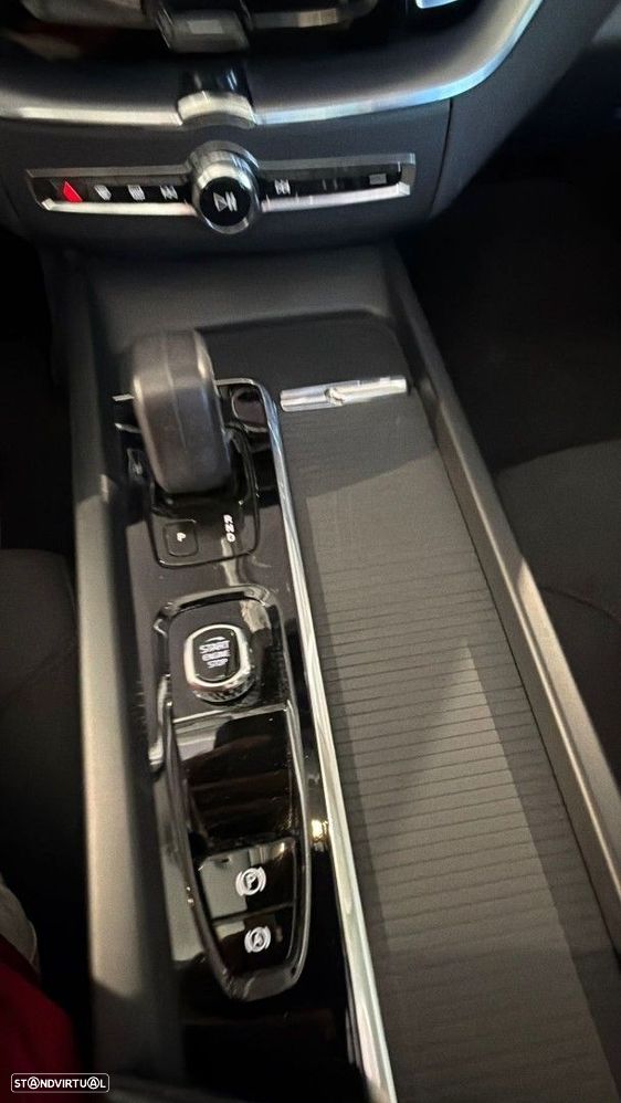 Volvo XC 60 2.0 T6 PHEV Inscription Expression AWD - 24