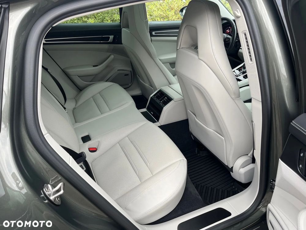 Porsche Panamera 4 Platinum Edition - 17