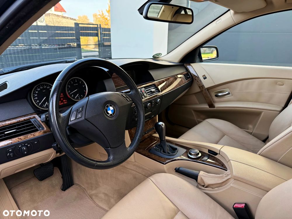 BMW Seria 5 525xi - 15