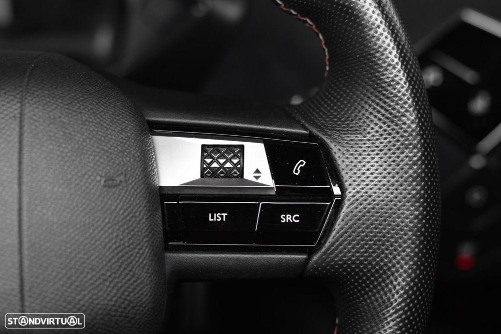 DS DS3 Crossback E-TENSE PERFORMANCE LINE - 17