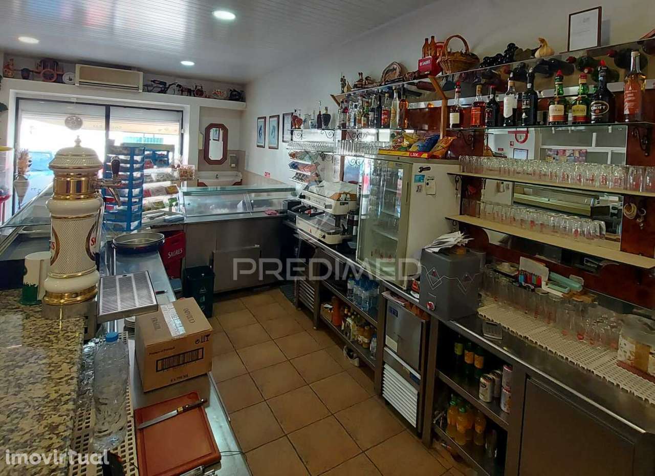 Espaço Comercial de dois pisos na Vila de Alpiarça,Santarém. - Grande imagem: 3/20