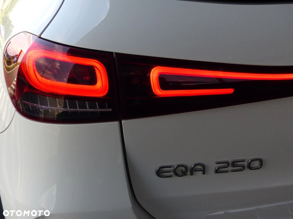 Mercedes-Benz EQA 250 66.5kWh AMG Line - 11