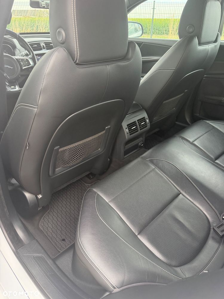 Jaguar XE 2.0 D R-Sport - 5