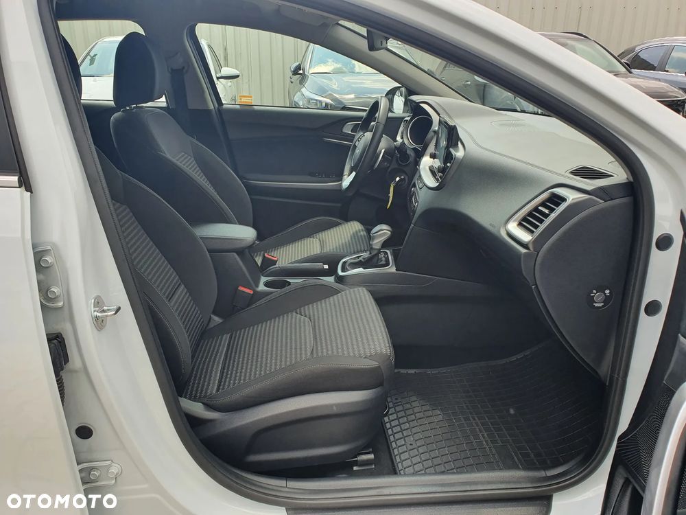 Kia Ceed 1.5 T-GDI M DCT - 23