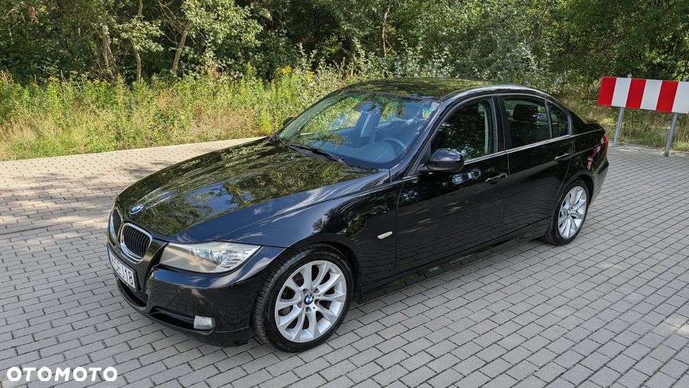 BMW E90 2010 photo 2