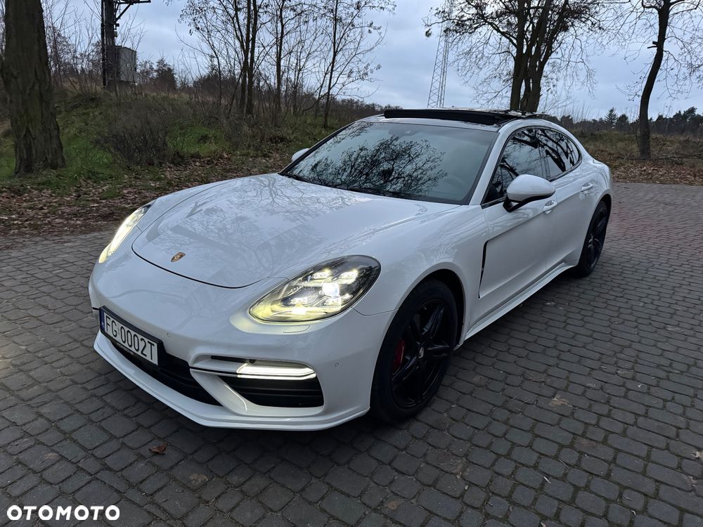 Porsche Panamera - 1