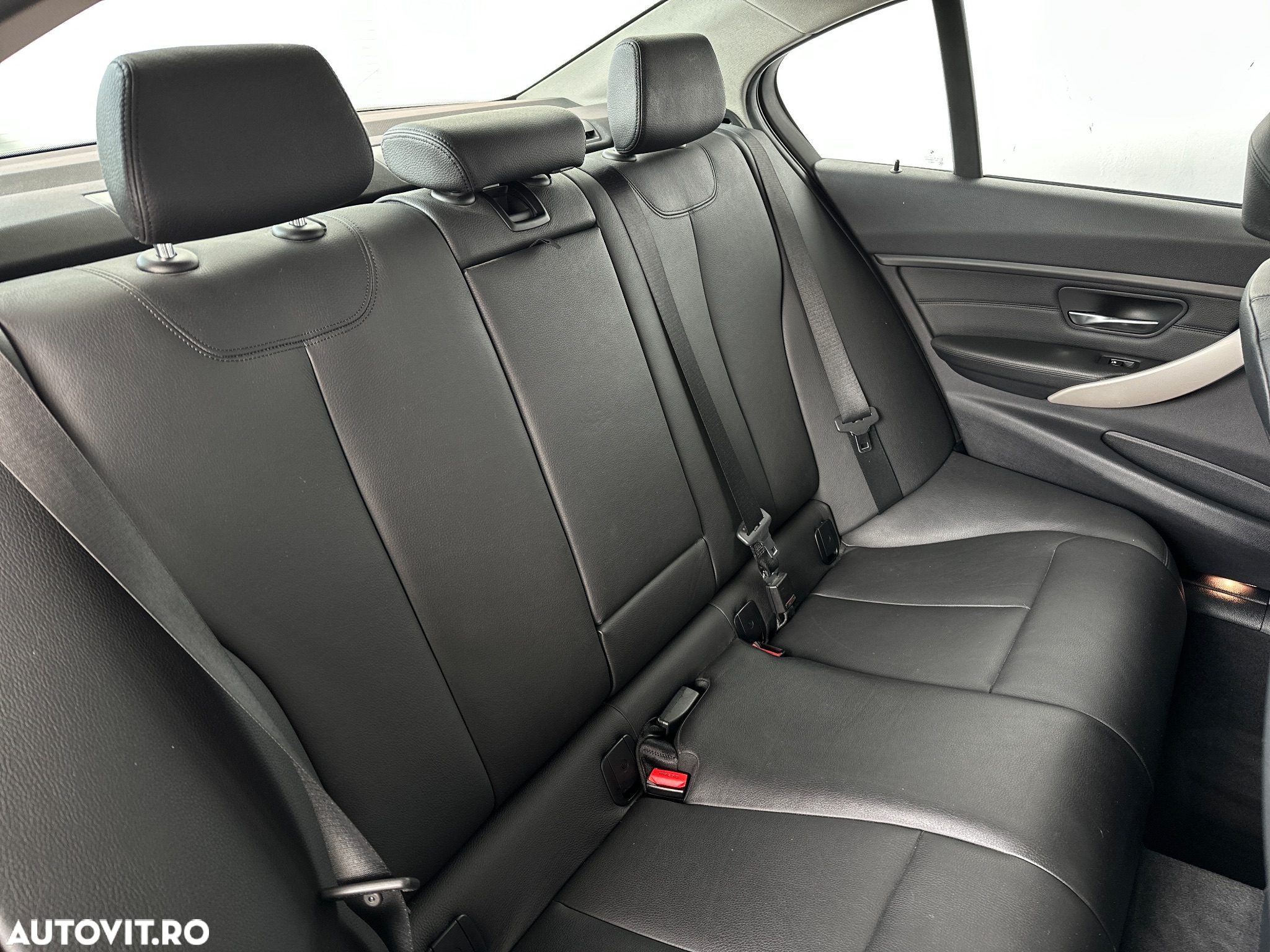 BMW Seria 3 320d - 38