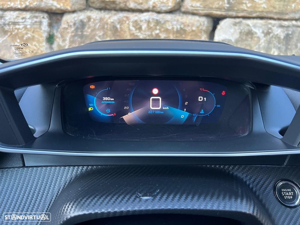Peugeot 2008 1.5 BlueHDi Allure EAT8 - 17
