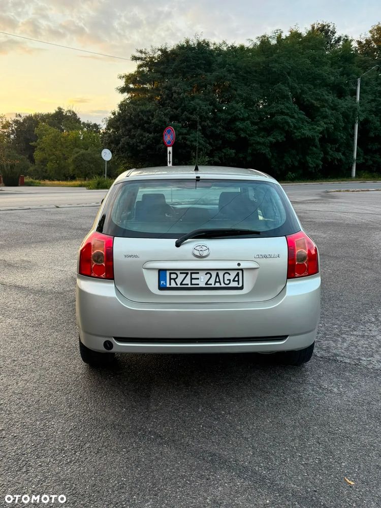 Toyota Corolla 1.6 VVT-i Sol - 3