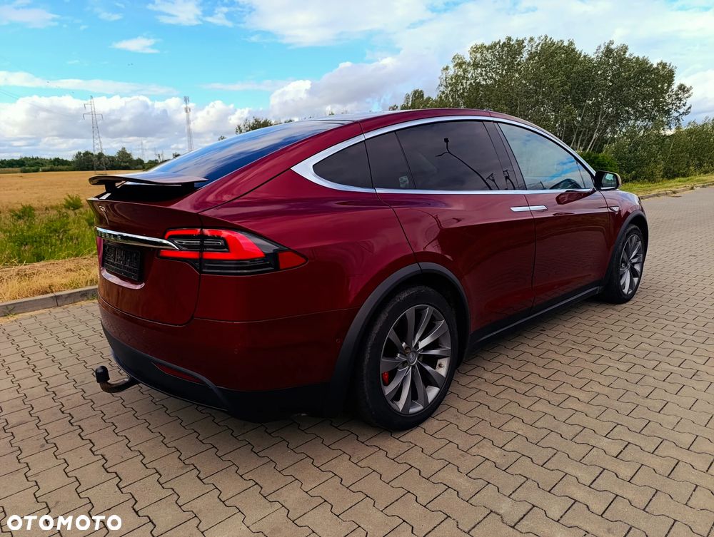 Tesla Model X - 22