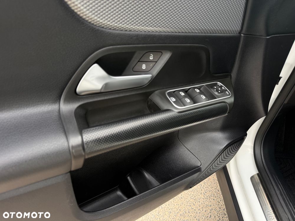 Mercedes-Benz GLB 200 d Progressive 8G-DCT - 14