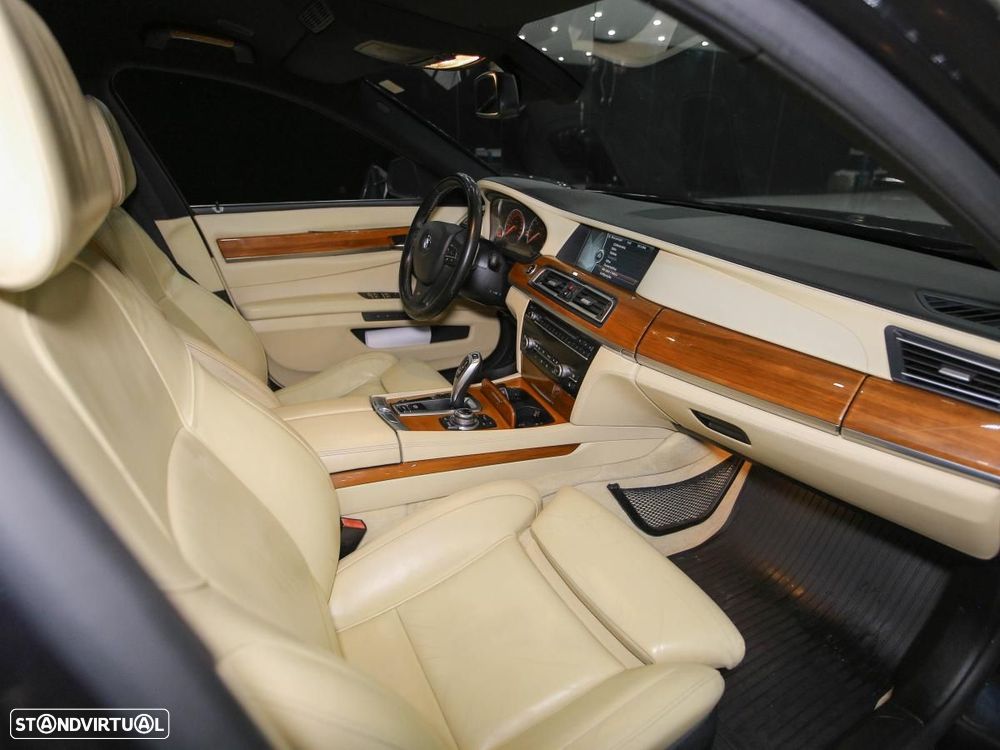 BMW 730 - 7