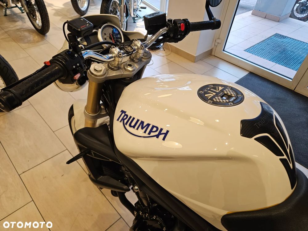 Triumph Street Triple - 8