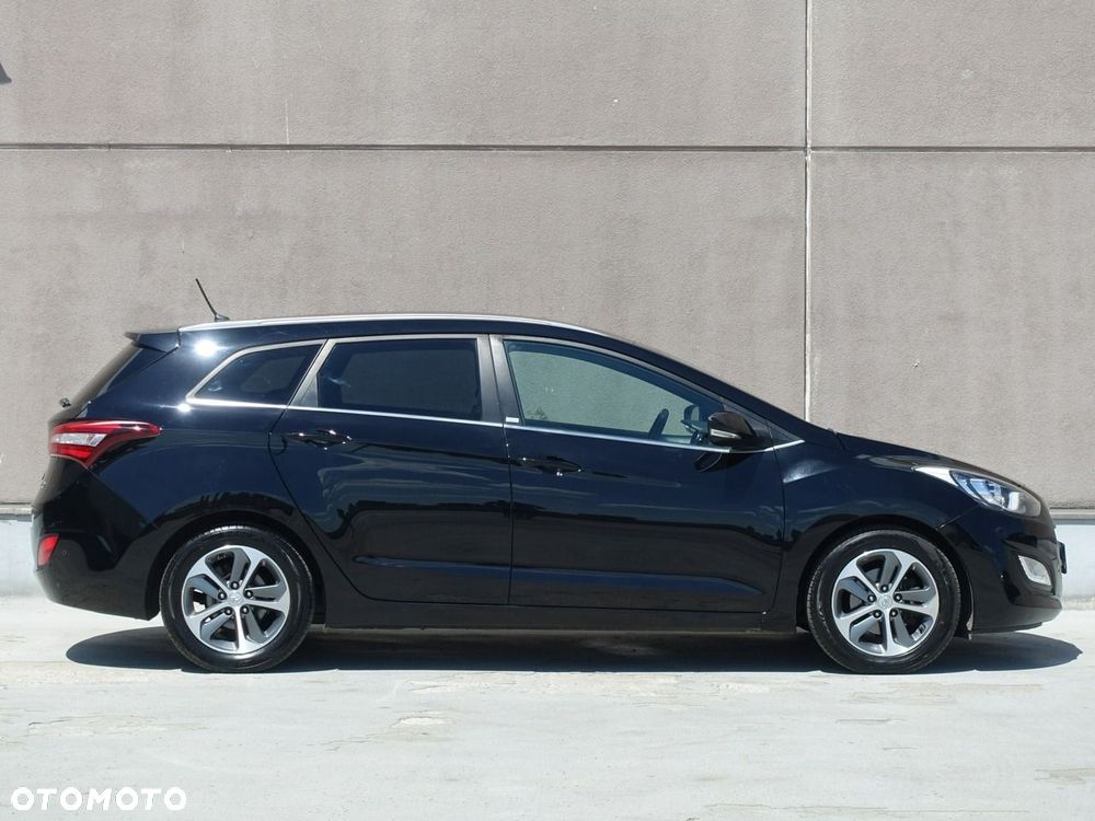 Hyundai i30 blue Kombi 1.4 Passion - 6