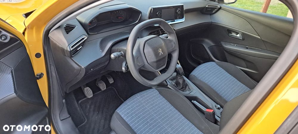 Peugeot 208 - 10