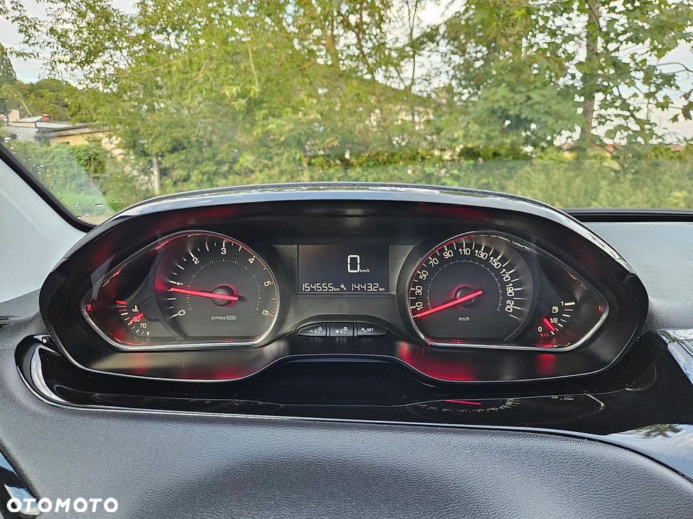 Peugeot 208 - 11
