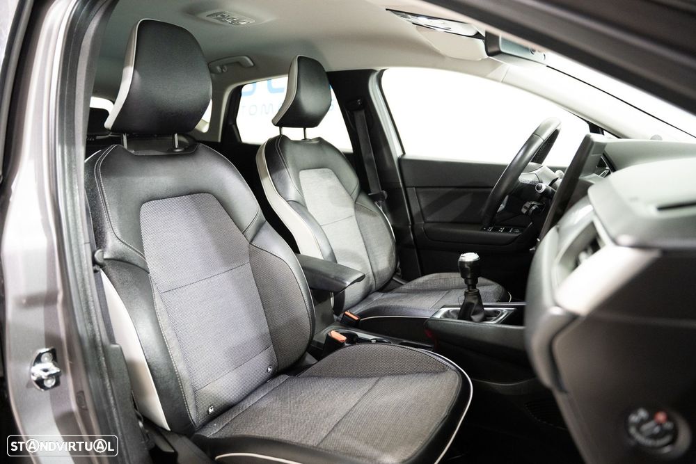 Renault Captur 1.0 TCe Exclusive - 26