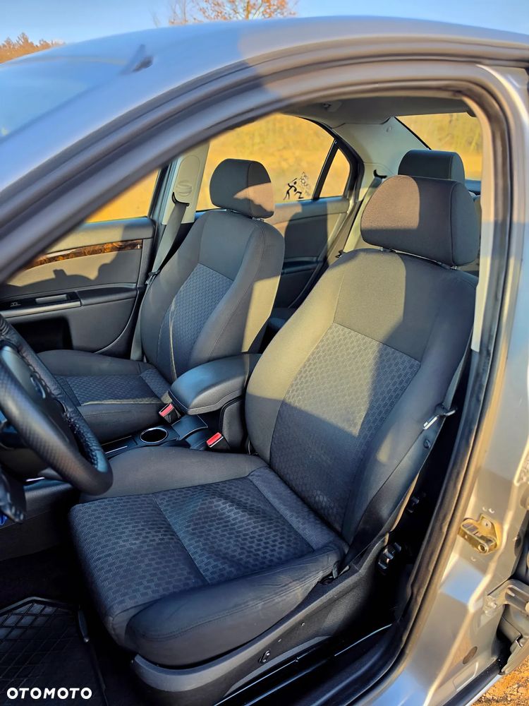 Ford Mondeo 2.0 Ghia - 11