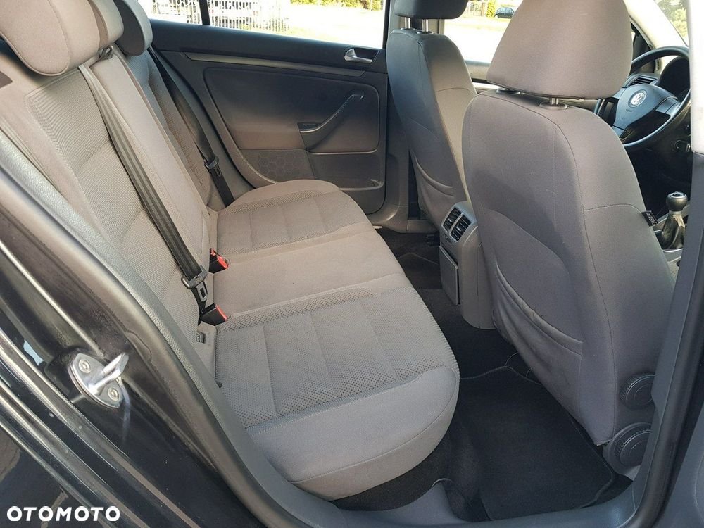 Volkswagen Golf 1.6 Comfortline - 15