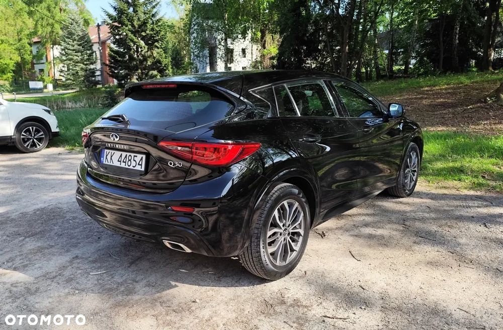 Infiniti Q30 1.5d Premium City Black 7DCT - 8