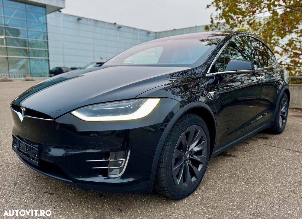 Tesla Model X - 3