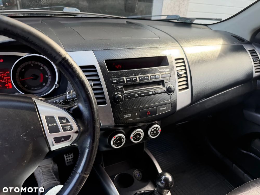 Mitsubishi Outlander 2.0 DID Intense + - 4